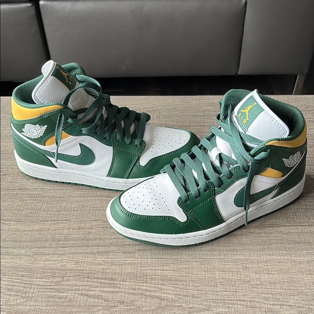 Air Jordan 1 mid sonics